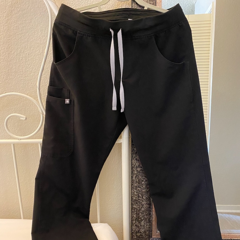 FIGS Black Scrub Pant